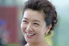 演员江珊：面对爱情不将就，49岁才遇到将自己捧在手心的田小洁图片