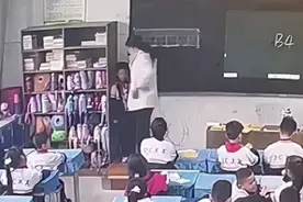 小学体罚事件震惊社会：孩子竟因踩脏地板遭老师暴力对待图片
