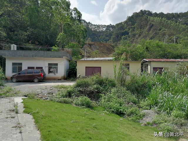 广西百色平果市与隆安县交界有座水库，中央有座孤岛很有意思