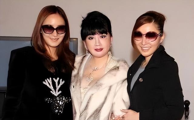她是中国第一美妇，因太美曾被克林顿接见，为显年轻28年不近男色