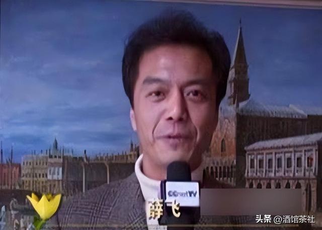 父亲是央视“一哥”，母亲是商业精英，他却凭一己之力娶影后之女