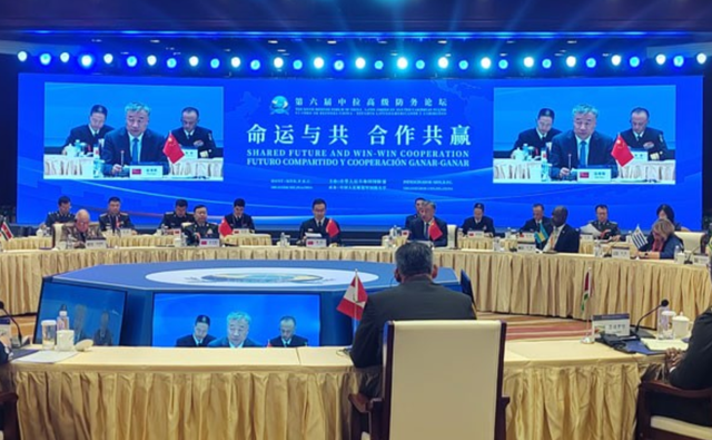 战舰战机全开火了，美不宣而战，18国军方齐聚北京，拉解放军联手