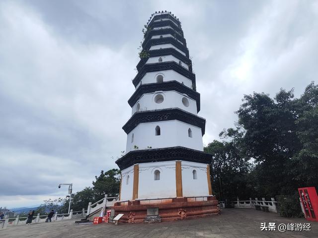 爬宜宾白塔山，东山之巅俯瞰三江美景，古城墙曾留下抗蒙故事