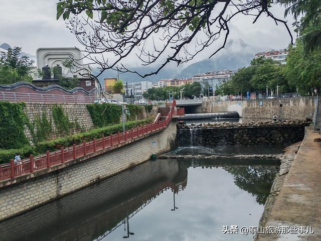 泰山脚下奈河之滨一处游园，小桥流水，是泰安人自己的“山塘街”
