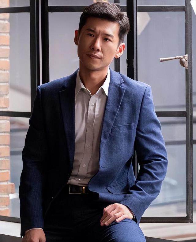 “消失”一年后，43岁的贾玲官宣喜讯，全网恭喜，终于等到这一天