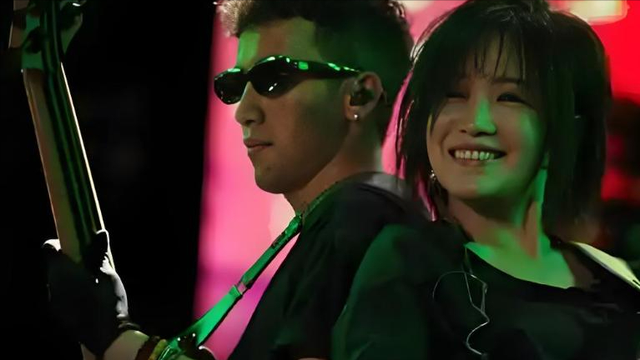 她连续5次上春晚，私下却和恩师同居怀孕被骗流产，现在57岁单身