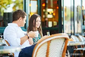 两性关系：男人女人，原来不见面不聊天，也会爱一个人很久很久图片