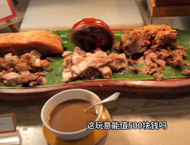 博主体验菲律宾生活，富人一餐500，穷人吃二手炸鸡，3平方睡10人