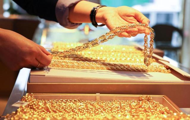 狂抛5000亿！美国债务崩盘引爆全球黄金暴涨！