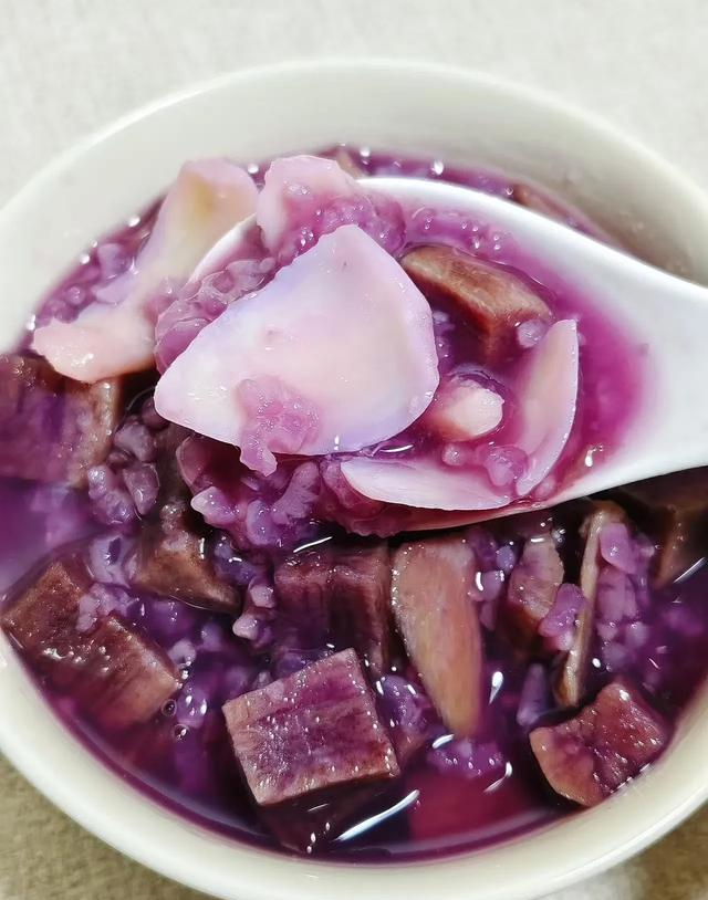 60岁以后	，吃十斤黑豆不如1两它，硒含量是洋葱的30倍，别不懂吃