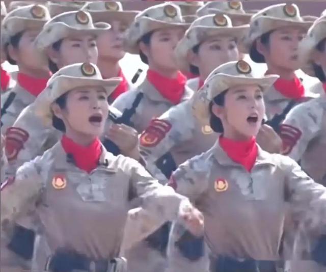 九三阅兵后，女兵领队王媛火了，私下美照曝光，已育三娃仍像少女
