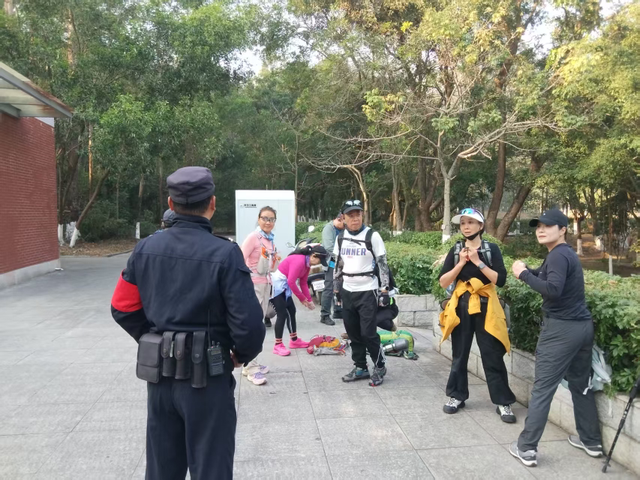 上千人进广州大夫山森林公园“画马”，要爬陡坡翻围墙，最新回应：大多属于未开发区域，存在较大安全隐患