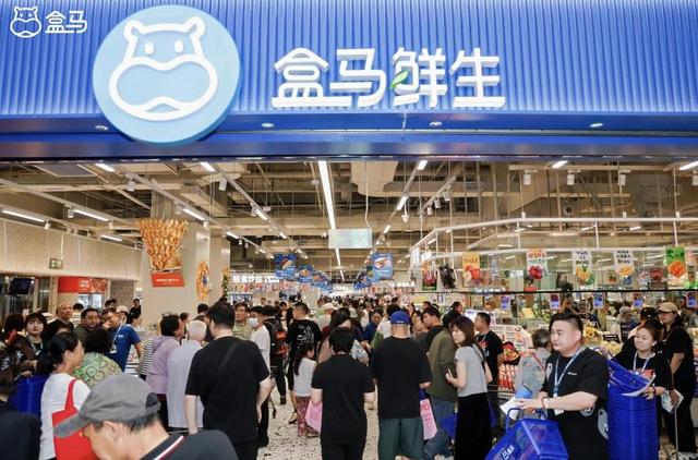 京东、美团、盒马，要打一场硬折扣超市的“攻守战”
