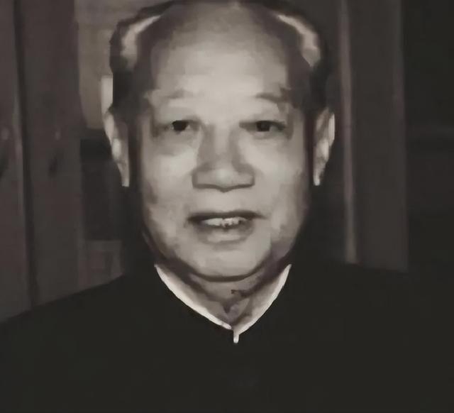 汪东兴保护毛主席30年，晚年懊悔：当年瞎了眼，让主席用这人