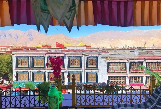 拉萨的冬天是16度的日光倾城，温暖到不想走。