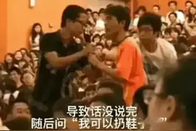 12年前被扔鞋，12年后被拒绝握手，司马南你尴尬不？图片