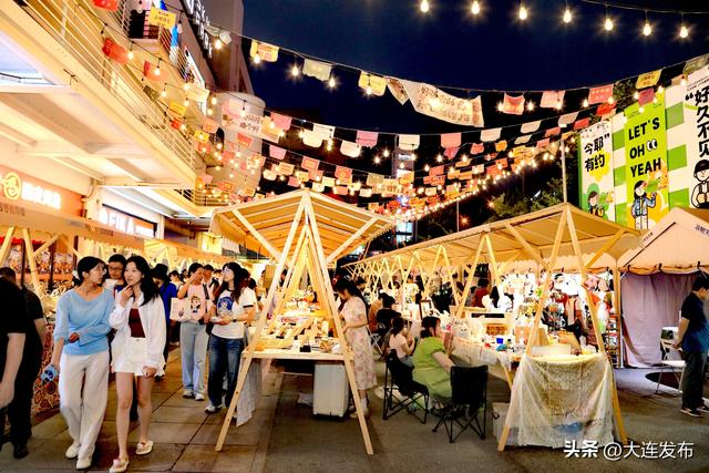 潮玩街区、灯光秀、音乐喷泉......夜游大连“新地标”诞生！