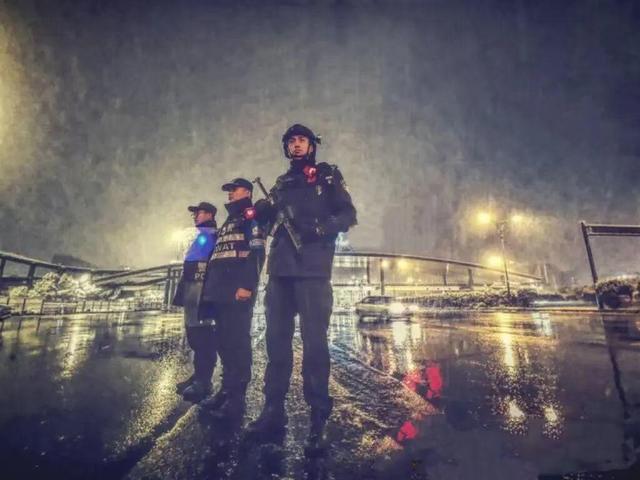 杭州1米99“大长腿”交警火了！本人回应：不要关注我，这群人更了不起
