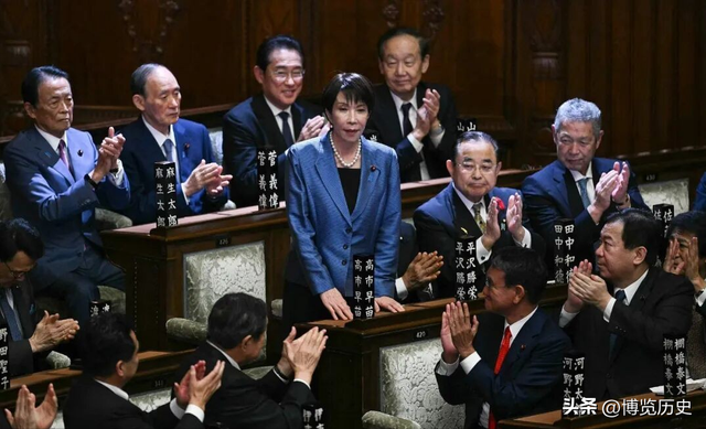 迟迟等不到中方贺电后，高市早苗公开道歉，日本社会面临巨大难题