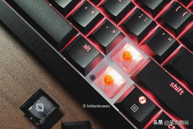 轻薄矮轴，指尖狂飙：雷蛇黑寡妇蜘蛛V4矮轴竞技极速版体验