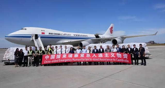 泰柬停火第二天，中方2000万援助送到，王毅当面对柬提出两个要求