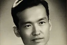 国军少校主动跑到解放区投降，高呼我是902，随后被陈云亲自接见图片
