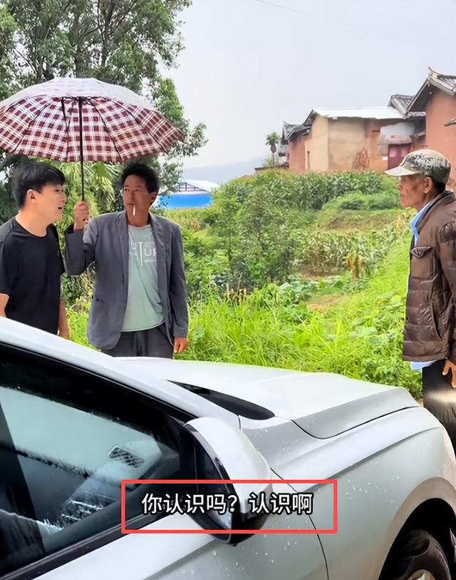 75岁老人徒步400公里，看望20多年前的战友，却得知其早已离世3年