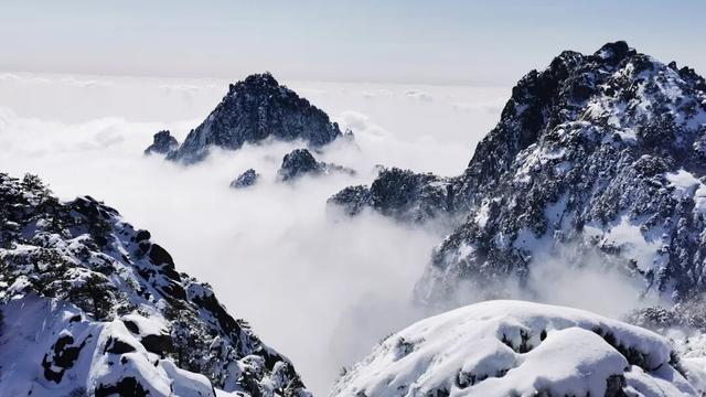 黄山冬日美景“开挂”雾凇、佛光、云海、日出日落出镜，美到失语