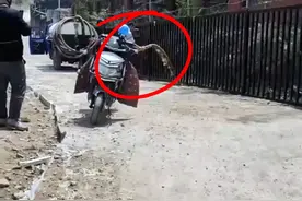 夺笋！青岛理工大学护栏被浇粪，阻止学生订外卖，校方称不知情图片