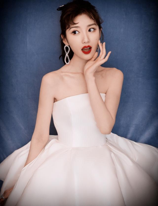 与陈晓闪婚领证传闻真相大白1个多月，毛晓彤近况曝出，并不意外