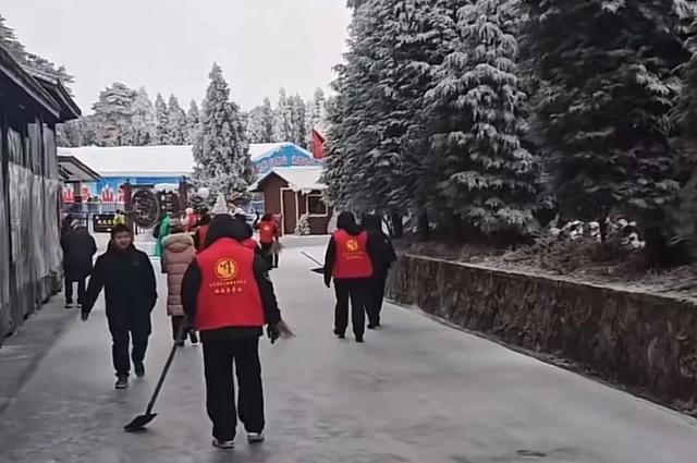 景美人更暖，明月山雪季暖心服务全程在线！