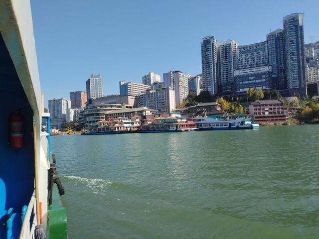 鄂渝行第四天（上）：小红船换小白船，从巫山到巴东