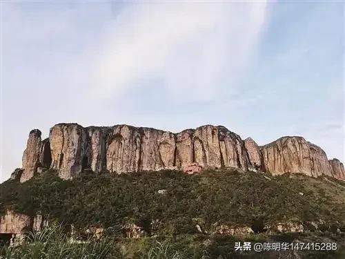 方山晚秋:山海间的晨光与岁月温柔