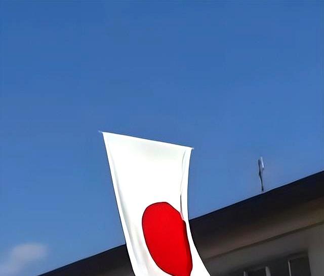 高市还没道歉，中日又出现新争端，日本通知中国，必须解释一件事