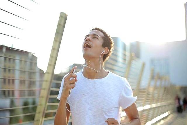 “摆烂式慢跑”正流行：配速7分配，为什么反而瘦更快？