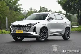 新车 | 售9.99万元起，长安UNI-Z 1.5T燃油版上市，标配定速巡航图片