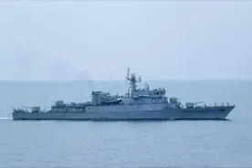 菲海军派护卫舰在黄岩岛挑衅被管制，中方的还击，菲根本承受不了图片