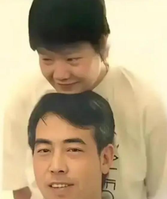 离婚34年后，64岁的洪晃住百平京郊大院，让陈凯歌看了都羡慕