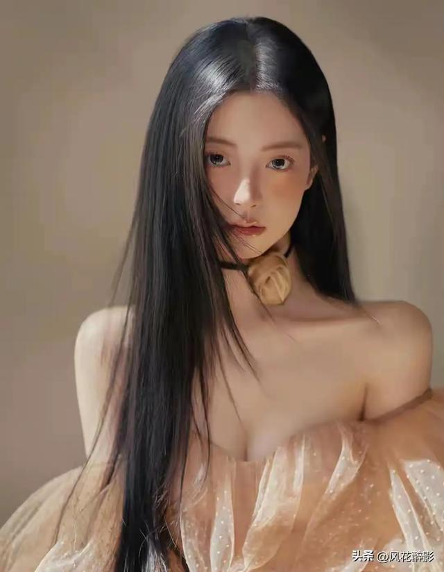 河北邢台一校花清雅绝尘	，堪称人间惊鸿颜，美得让人挪不开眸