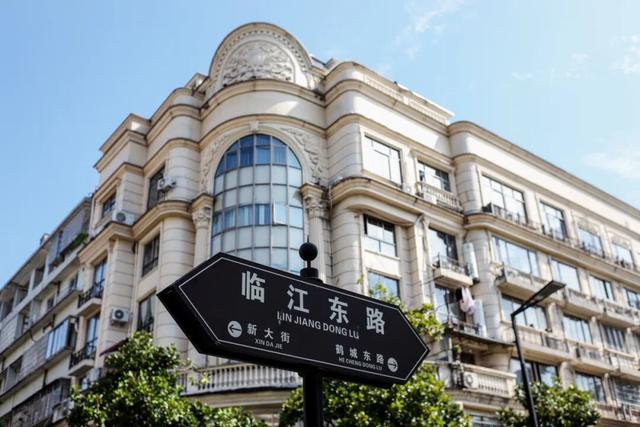 不走寻常路的国际化县城，关心一日三餐，更关心咖啡和汇率