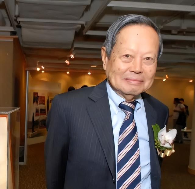 翁帆也没想到，丈夫杨振宁去世后，竟因生前一个举动再次口碑暴涨