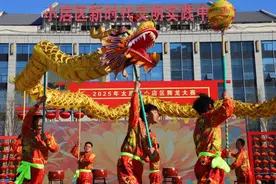 太原市小店区：区举办“祥龙献瑞 盛世华章”舞龙大赛图片