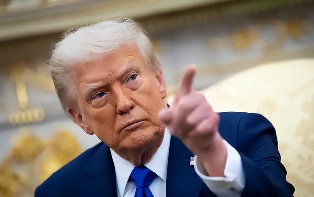 美国真得被打疼了，特朗普情绪失控：绝不许中国把世界当“人质”