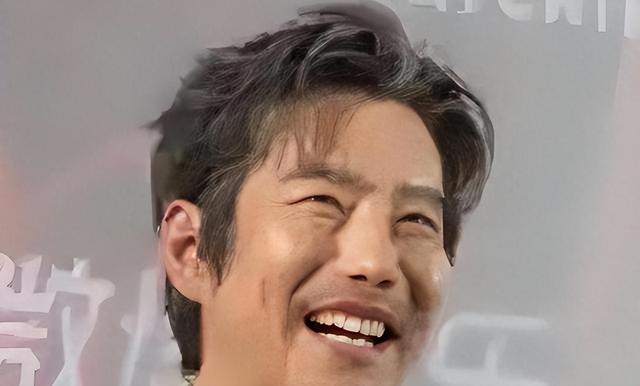 张艺谋没捧火，吴京带不红，如今50岁的他演完《戏台》终于被认识