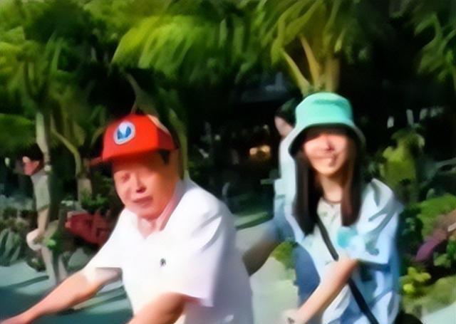 杨振宁去世后，翁帆再发文，49岁无子女的她，早已被安排好了退路
