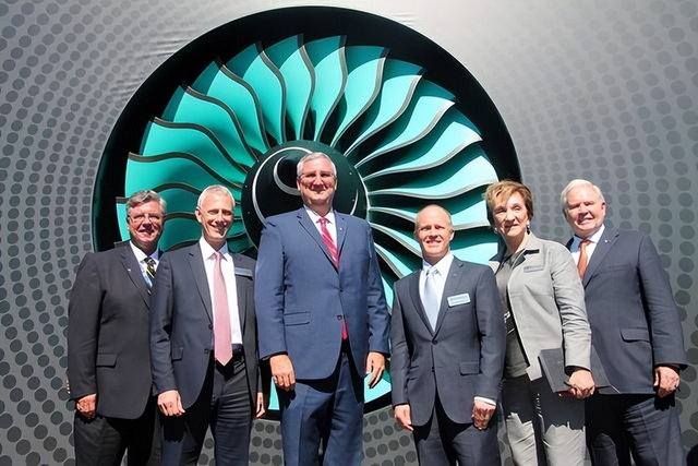 绝不向中国低头！宁愿裁员9000破产，也不接受中国的帮助