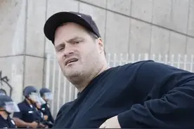 现场直击！洛杉矶：橡皮子弹与催泪弹齐飞图片