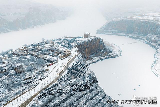 长城“牵手”黄河！偏关老牛湾大雪刷屏