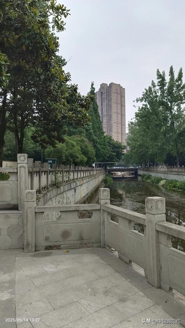 我这个礼拜来到了四川美丽的眉山市