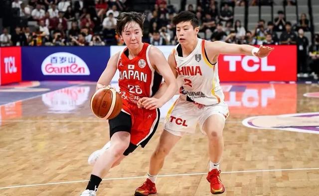 女篮离队第一人！宫鲁鸣也留不住，19+7+7比李梦还能打可惜啊